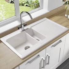 تنظيف حوض المطبخ