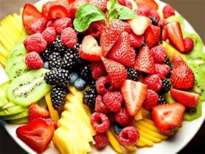 6 عناصر غذائية تخفف الإمساك بشكل طبيعي