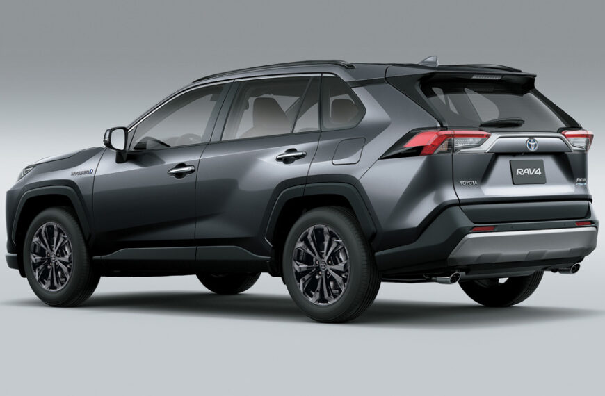 سيارة تويوتا RAV4 2024