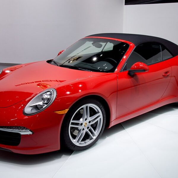 بورش 911 2025 أداء رياضي بلا حدود