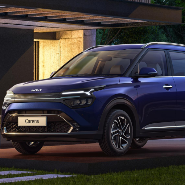 سيارة كيا كارينز 2024