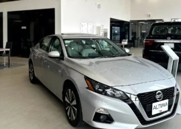 مواصفات سيارة نيسان ألتيما 2025 أداء قوي وتصميم عصري مع تقنيات متطورة