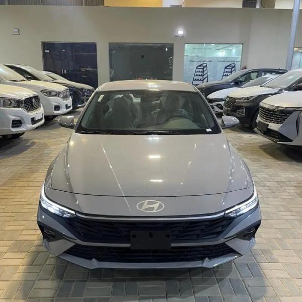 هيونداي إلنترا 2025 السيارة المثالية بتصميم حديث