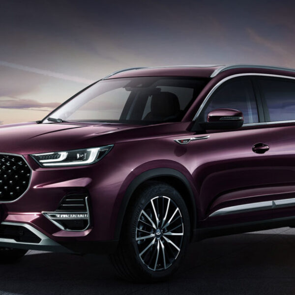 بمقصورة داخلية بـ 7 مقاعد جلدية سيارة شيري تيجو 8 برو