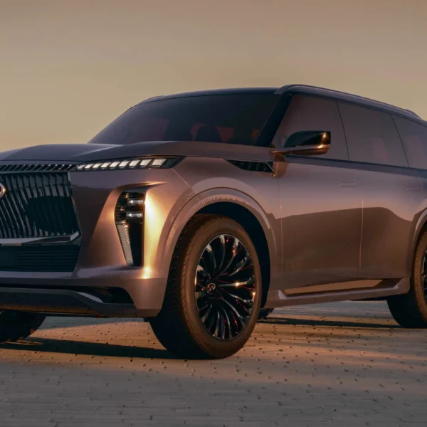 سيارة انفينيتي QX80 2024