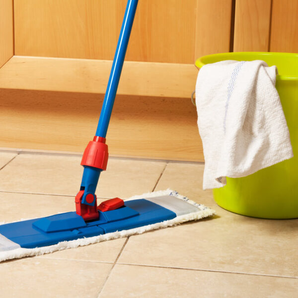 طريقة تنظيف ارضيات السيراميك بـ3 مكونات