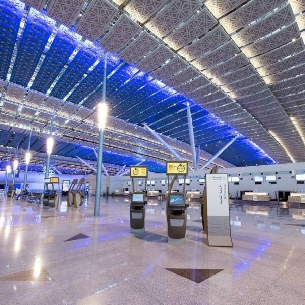 حملة توعوية رائعة لضيوف الرحمن المغادرين للمملكة