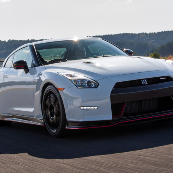 مواصفات سيارة نيسان جي تي أر R35
