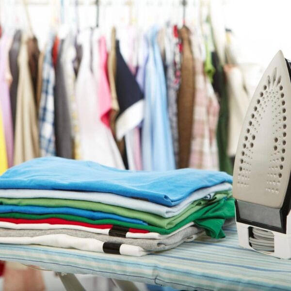 طريقة تعطير الملابس بريحه منعشه وانتي بتغسلية