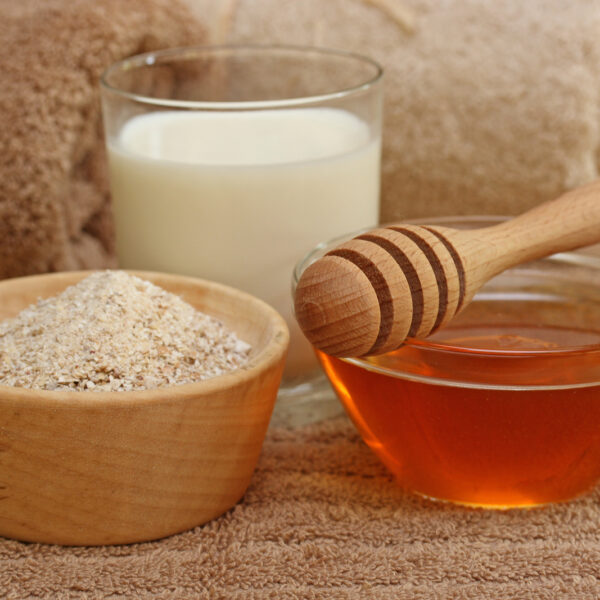 ماسك الشوفان والعسل لتقشير الوجه وإزالة التجاعيد