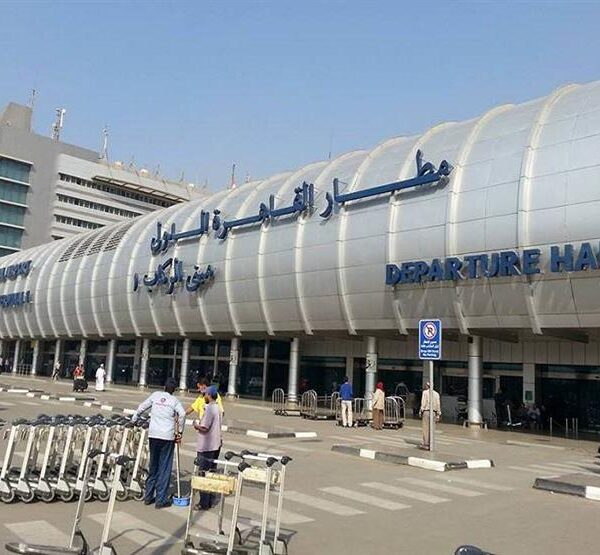 انتظام الحركة الجوية للرحلات الدولية بمطار القاهرة بنسبة 97‎%