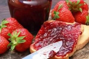 مربى العنب الأحمر