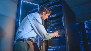 الفرق بين هندسة الاتصالات و IT: فهم المجالين وتطبيقاتهما