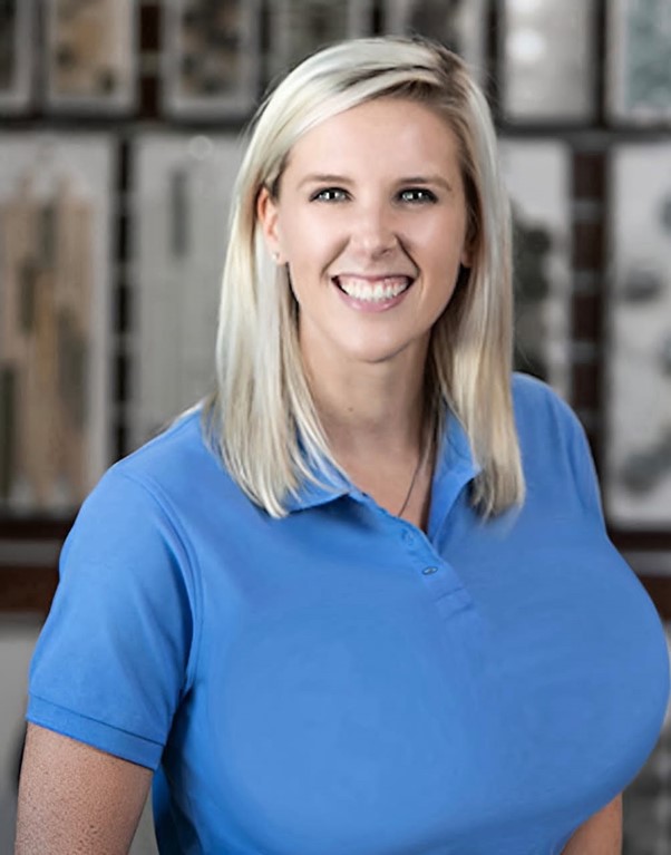 مستشار إدارة العقارات التجارية يتطلع إلى التواصل