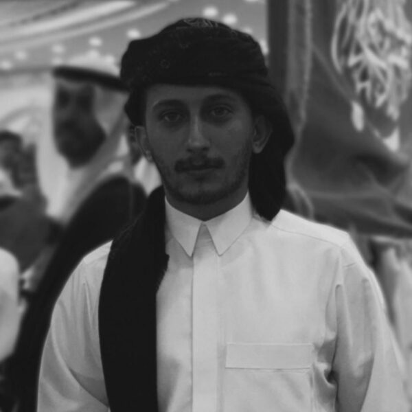 حسام محمد ثابت الريمي.. شاب يمني حوّل المواقف اليومية إلى محتوى فكاهي لافت