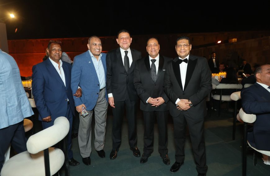 رموز المجتمع يشاركون المهندس داكر عبداللاه احتفاله بزفاف كريمته 