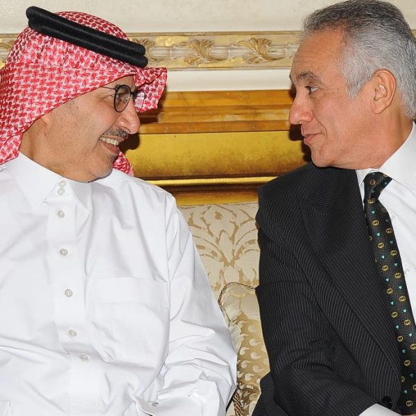 وزراء وشخصيات عامة يشاركون في عزاء والد السفير السعودي بمصر