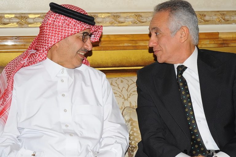 وزراء وشخصيات عامة يشاركون في عزاء والد السفير السعودي بمصر