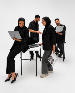 لماذا أصبحت Moment Makers الخيار الأول لأفضل خدمات تصوير الأفراح وتوثيق اللحظات الفورية؟